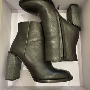 Elegant Black Ankle Boots